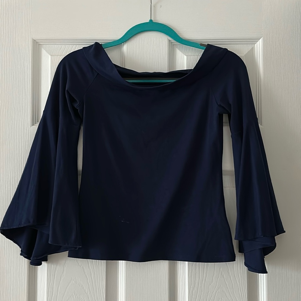Off the shoulder flowy sleeved crop top